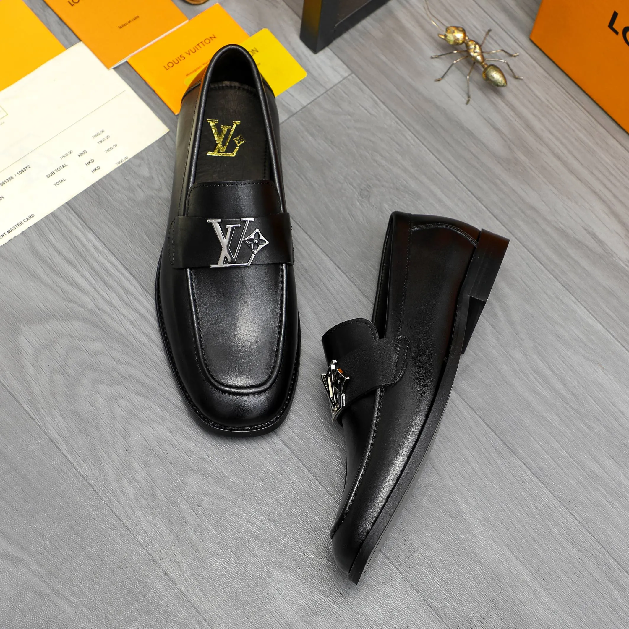 Men's shoes 💰p442 Product trademark: LV (Louis Vuitton) business slip-on leather shoes. Regular size: 38-45 (45 is custom-made and non-returnable) Product materials: Selected high-quality cowhide upper, cowhide lining, original rubber outsole